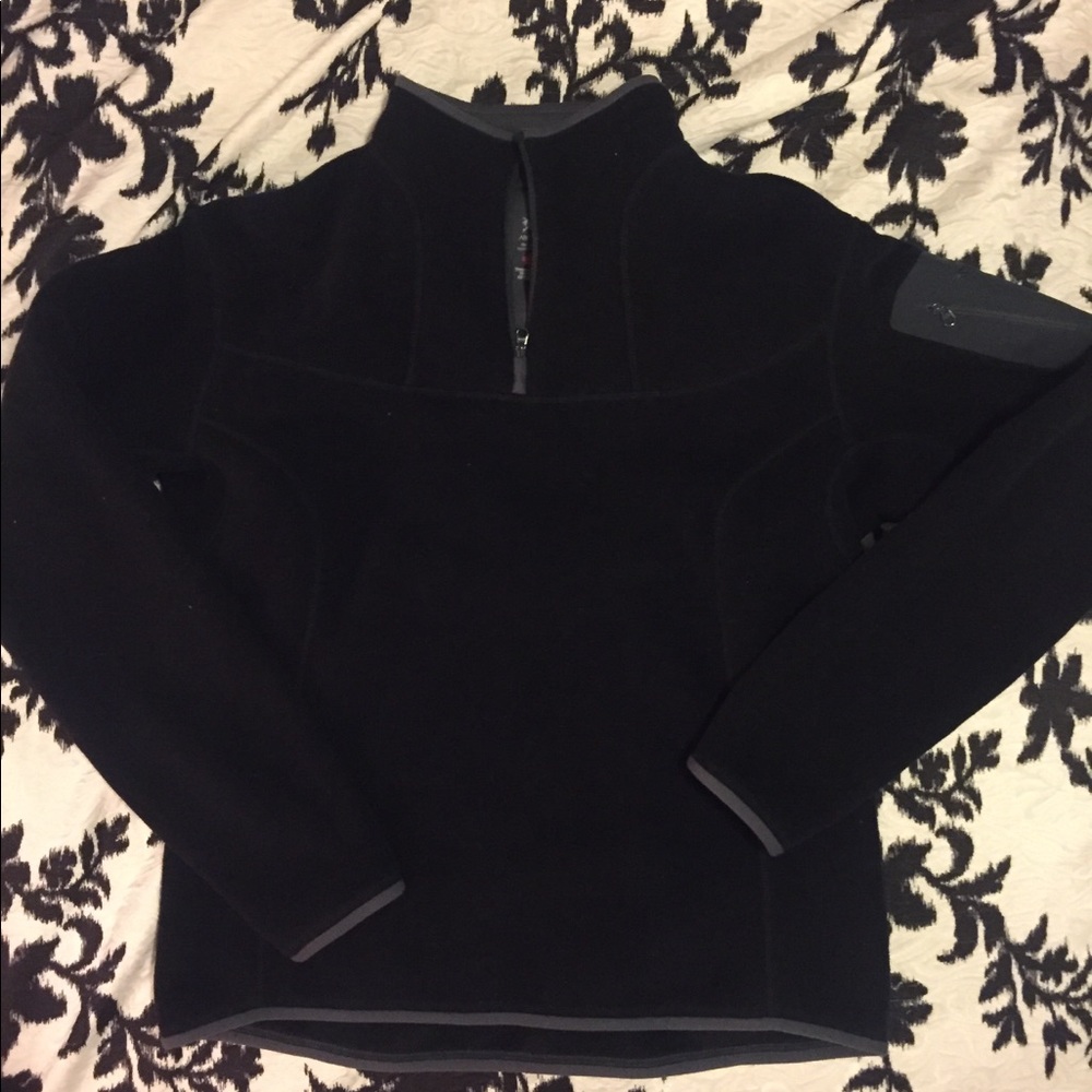 Arc’teryx fleece sweatshirt
