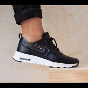 Black Nike Air Max Shoes