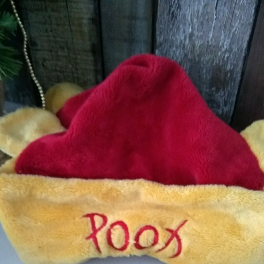 Pooh christmas hat