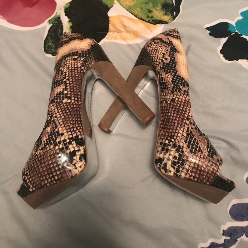 H by Halston Faux Snake Skin Chunky Heels - Picture 4 of 7