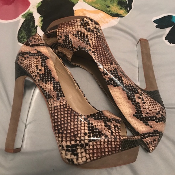 H by Halston Faux Snake Skin Chunky Heels - Picture 7 of 7