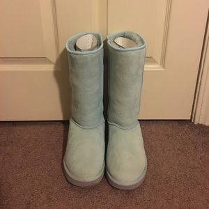 Tall Ugg’s size 7