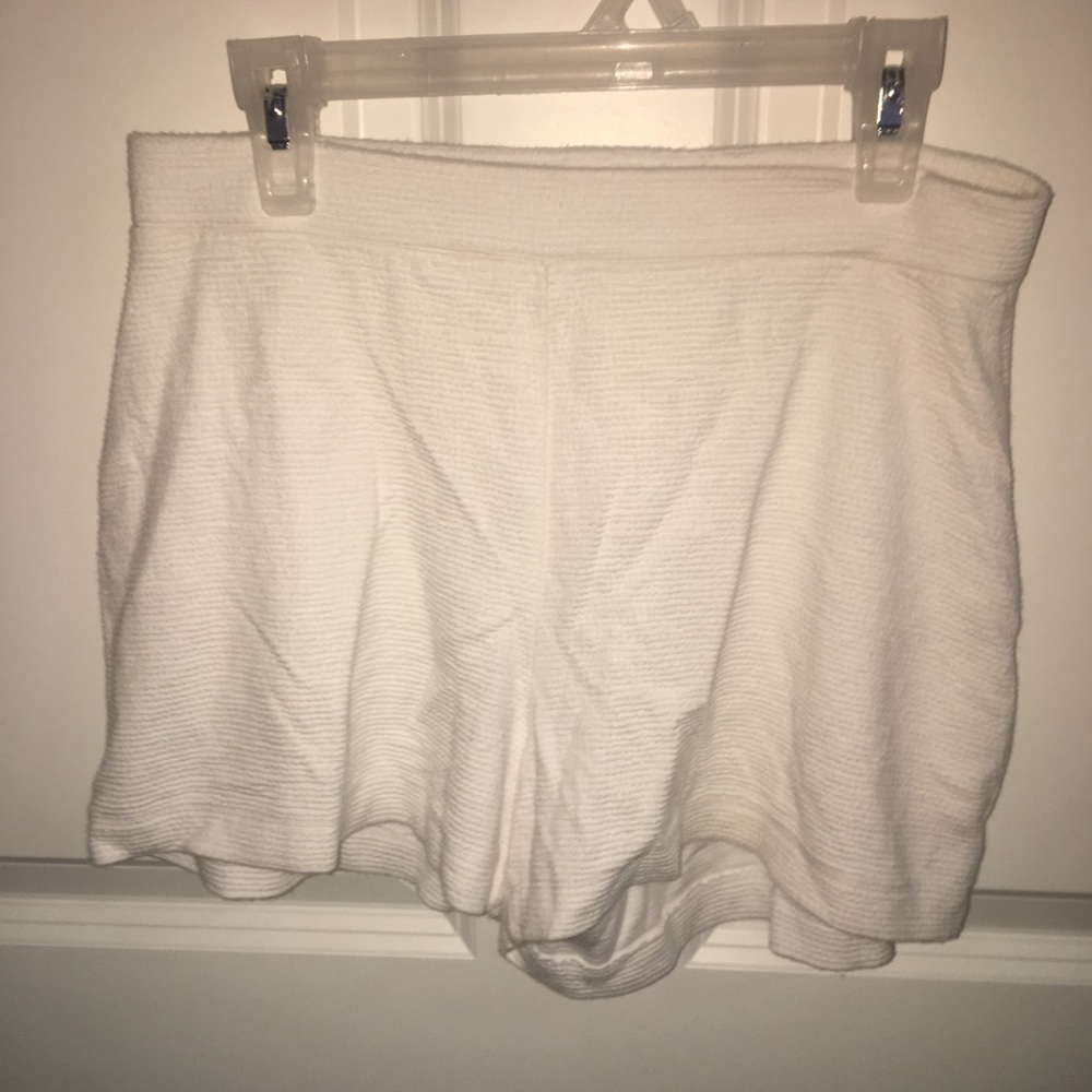 flowy white zara shorts