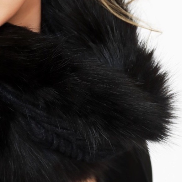 Faux fur Infinity scarf - Picture 2 of 7