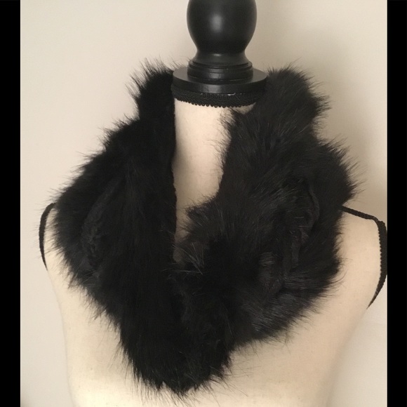 Faux fur Infinity scarf - Picture 3 of 7