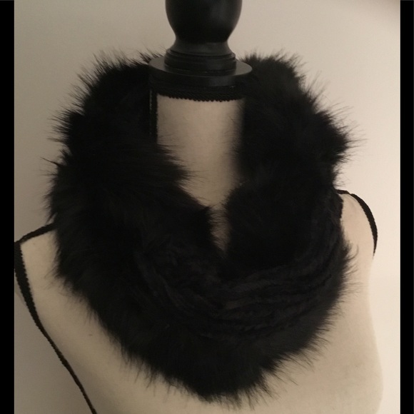 Faux fur Infinity scarf - Picture 4 of 7
