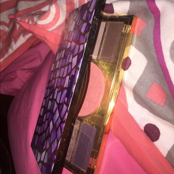 Tarte blush and eyeshadow ! - Picture 2 of 3