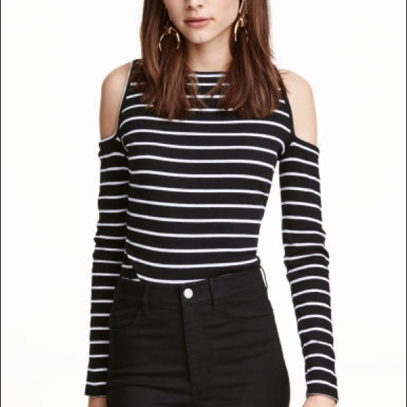 H&M Tops - NWOT Cold shoulder top