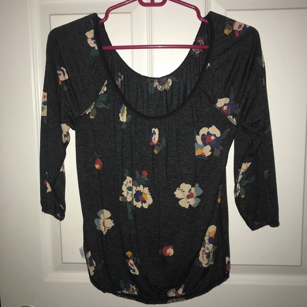 Dark grey quarter sleeve shirt