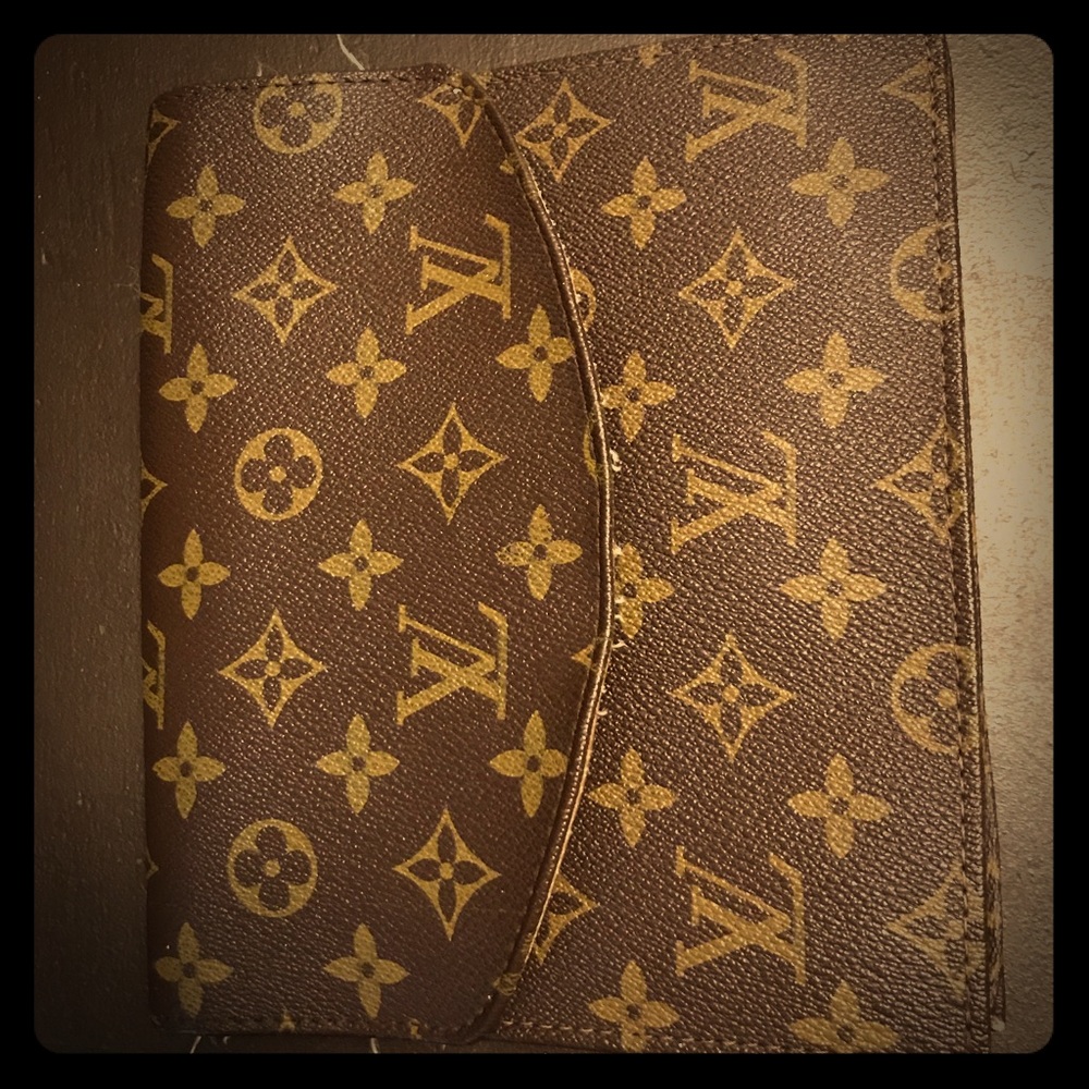 Louis Vuitton Vintage clutch