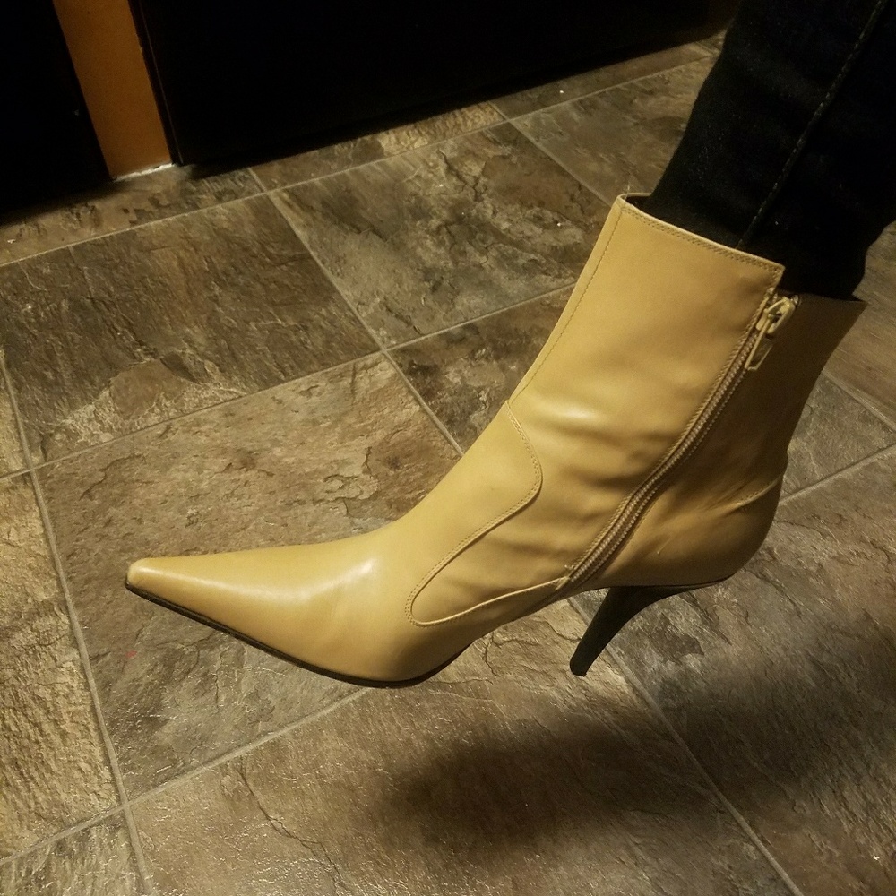 Via Spiga Beige Ankle Boots Size 10M