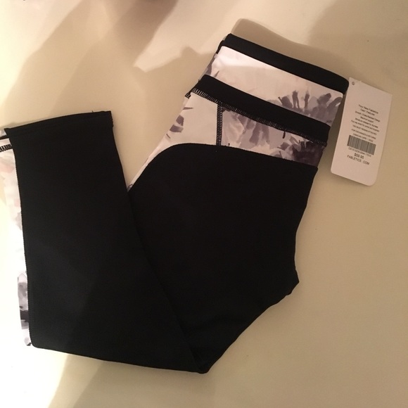 Fabletics crop pants - Picture 3 of 4