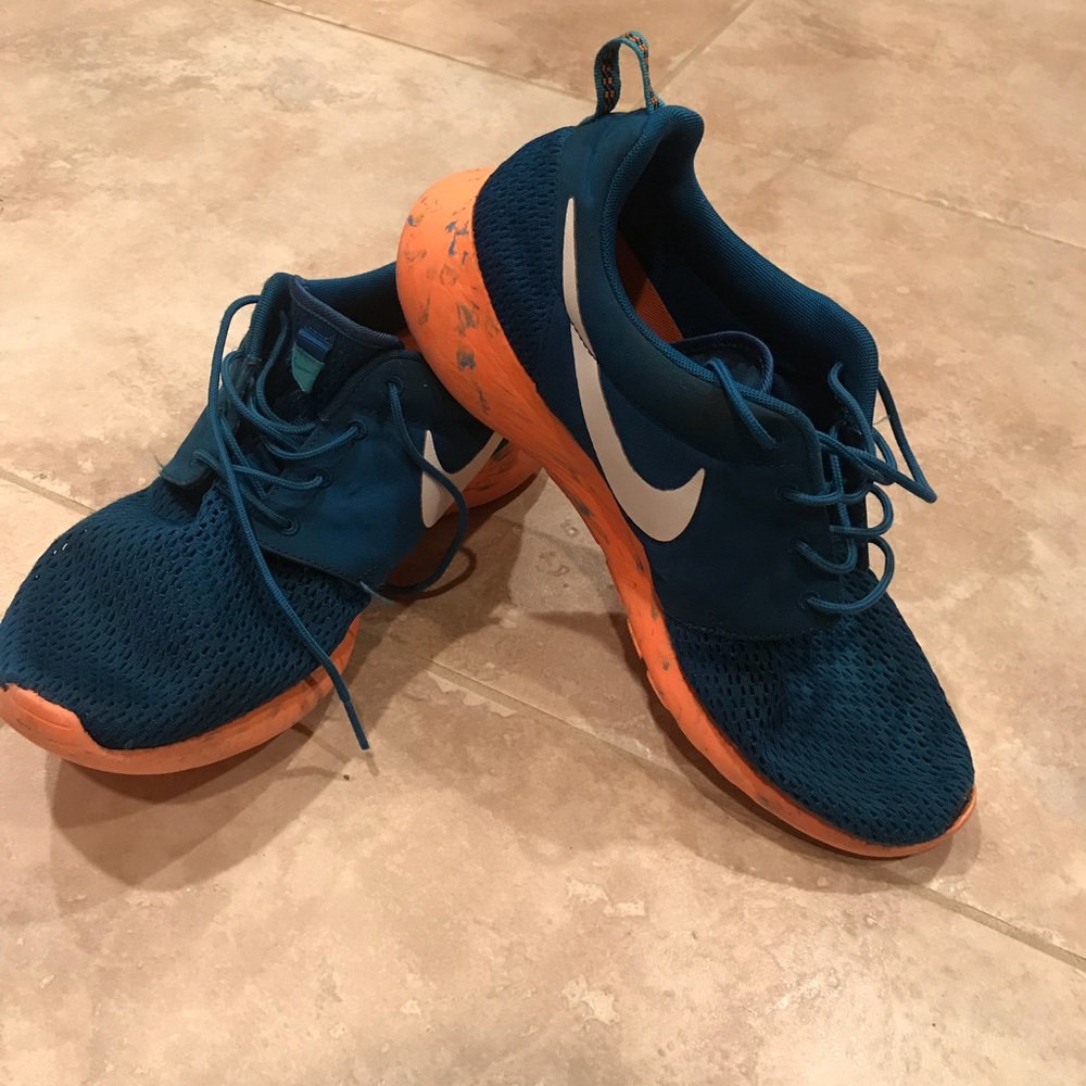 Men’s Nike Roshe Run shoes