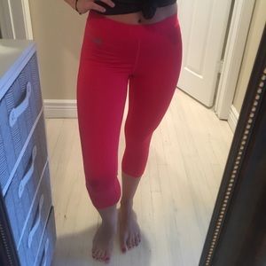 Nike Pro Combat - Crop pants RED; NEW