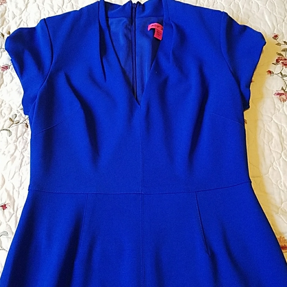 Dress - Picture 2 of 4