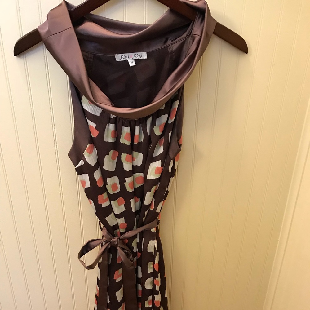 Short, sleeveless Dress