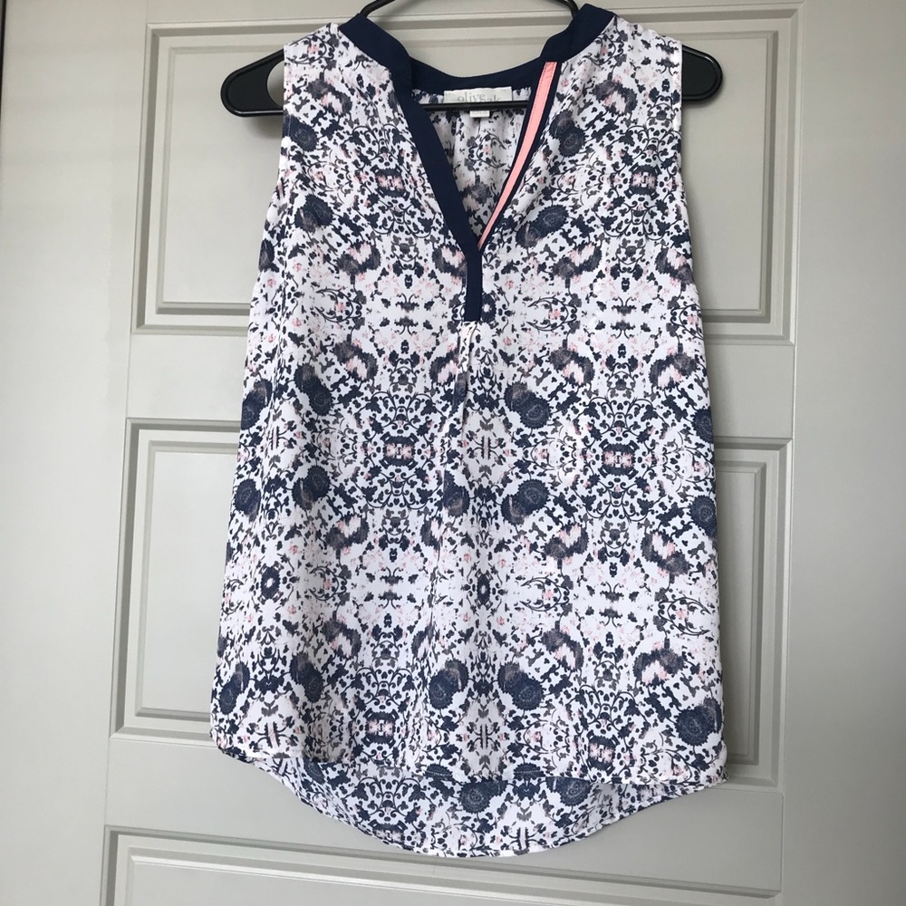 Olive & Oak Sleeveless Blouse