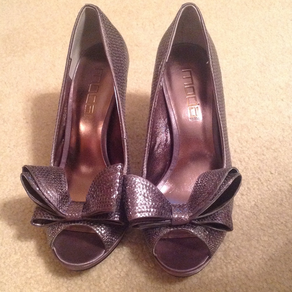 NWOB Moda Pewter Sequin/Satin Dress Shoe Sz 8M