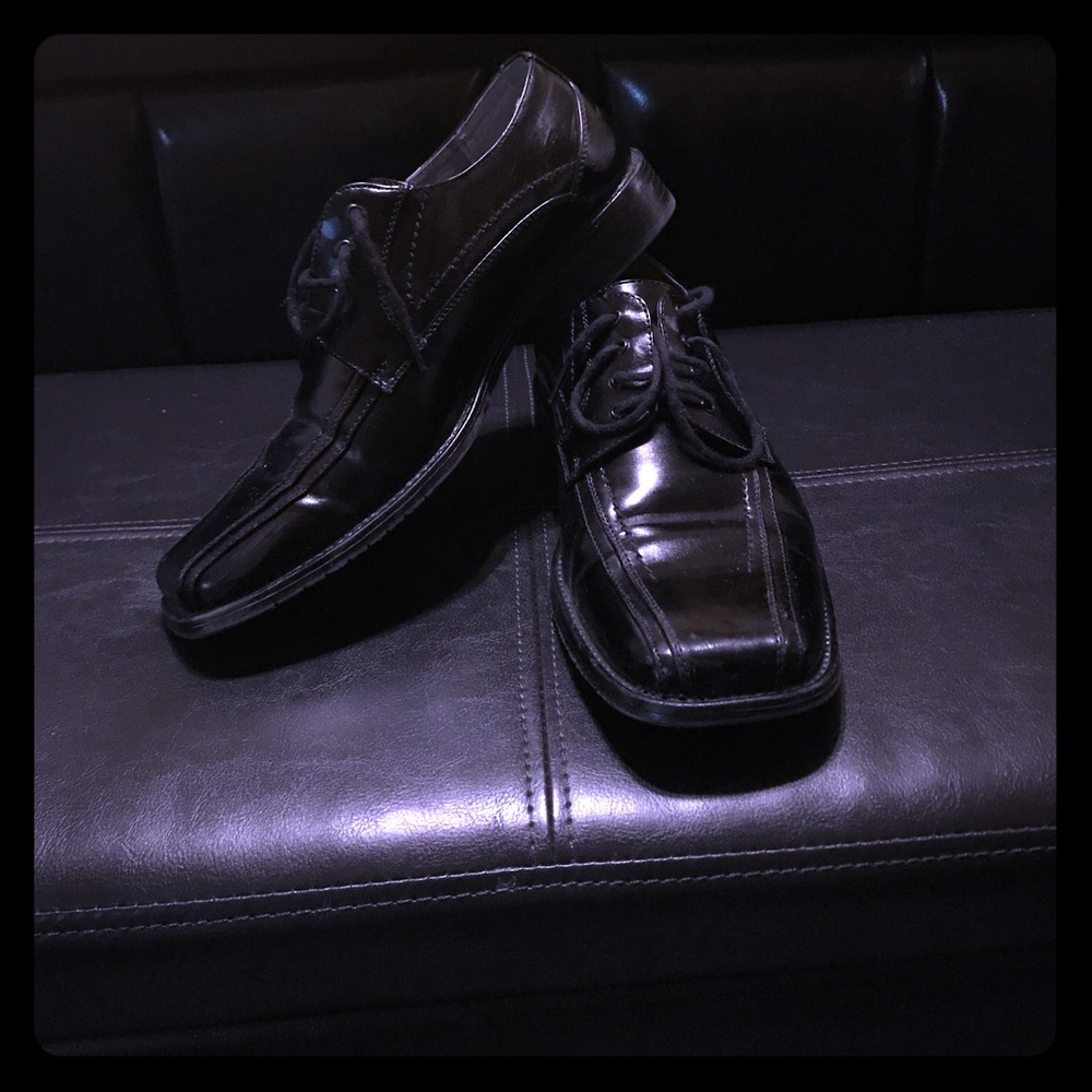 Black dress shoes