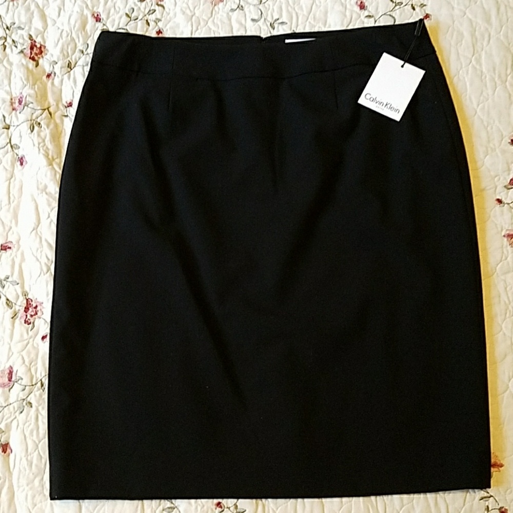 Skirt suit