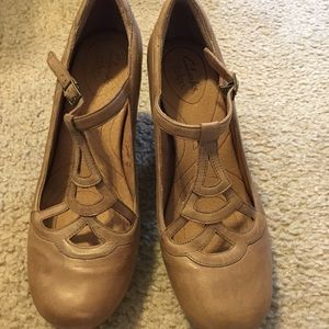 Clark’s Indigo Tan Plush Weave T-Strap Mary Janes