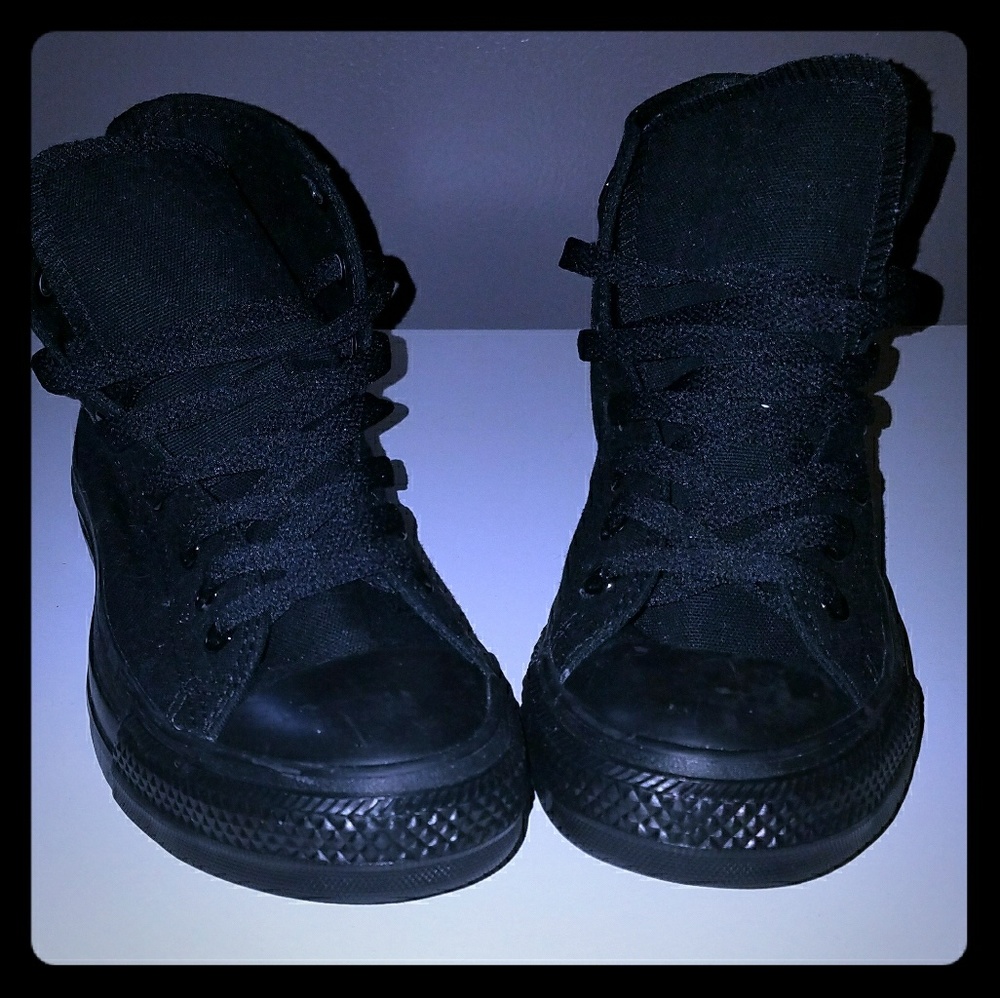 NEW BLACK CONVERSE