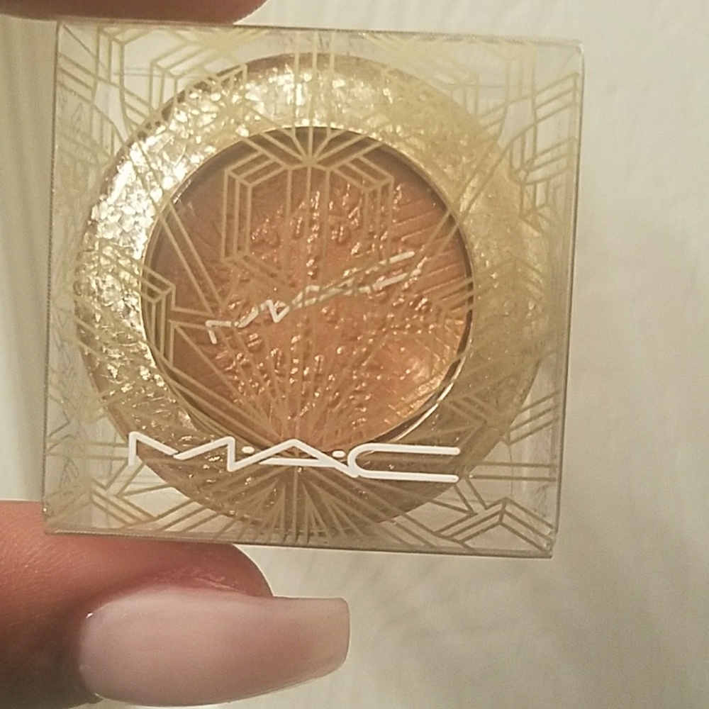 BNIB Mac snow ball limited edition eyeshadow