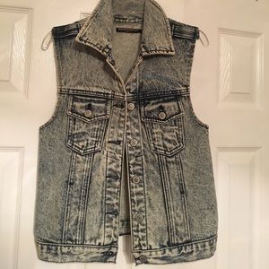 Acid washed denim vest