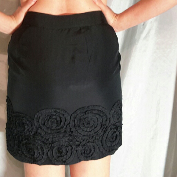 Ruffle detail black pencil skirt - Picture 2 of 6