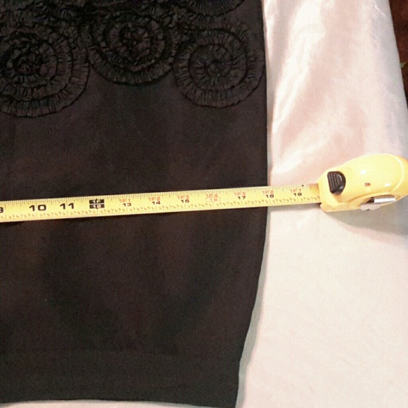 Ruffle detail black pencil skirt - Picture 4 of 6