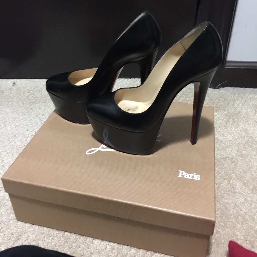 Worn once 100% authentic Christian louboutins!