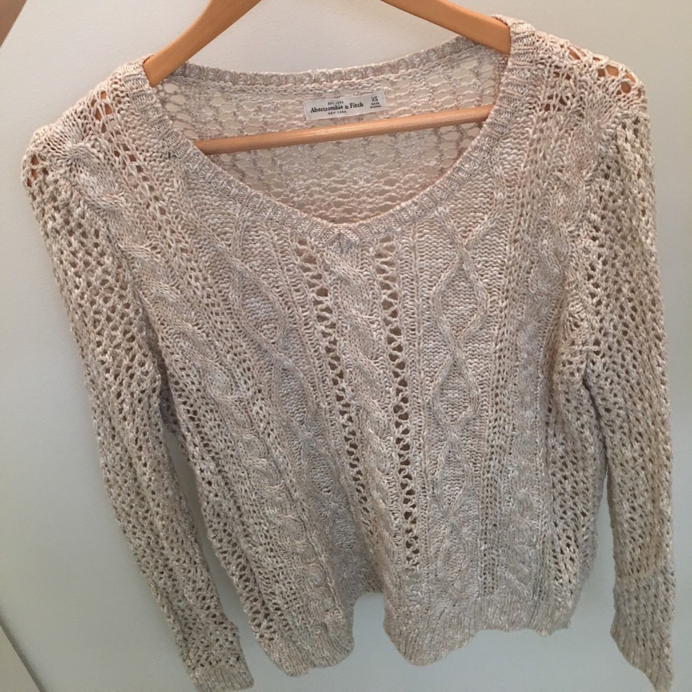 ABERCROMBIE AND FITCH KNIT SWEATER SIZE XS