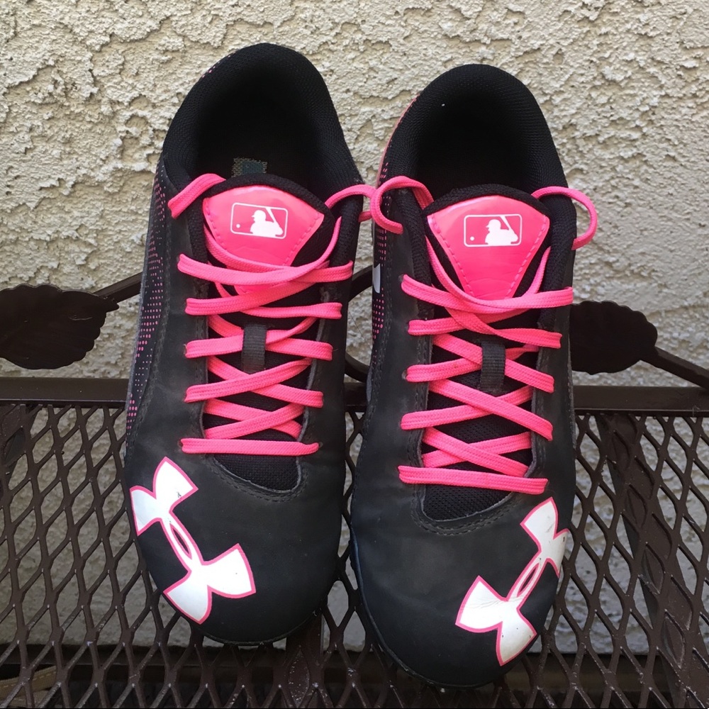 Girls Under Amour softball cleats almost new