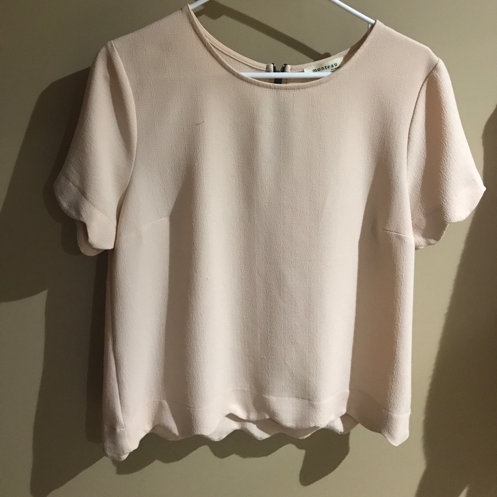 Scalloped women's short sleeve top