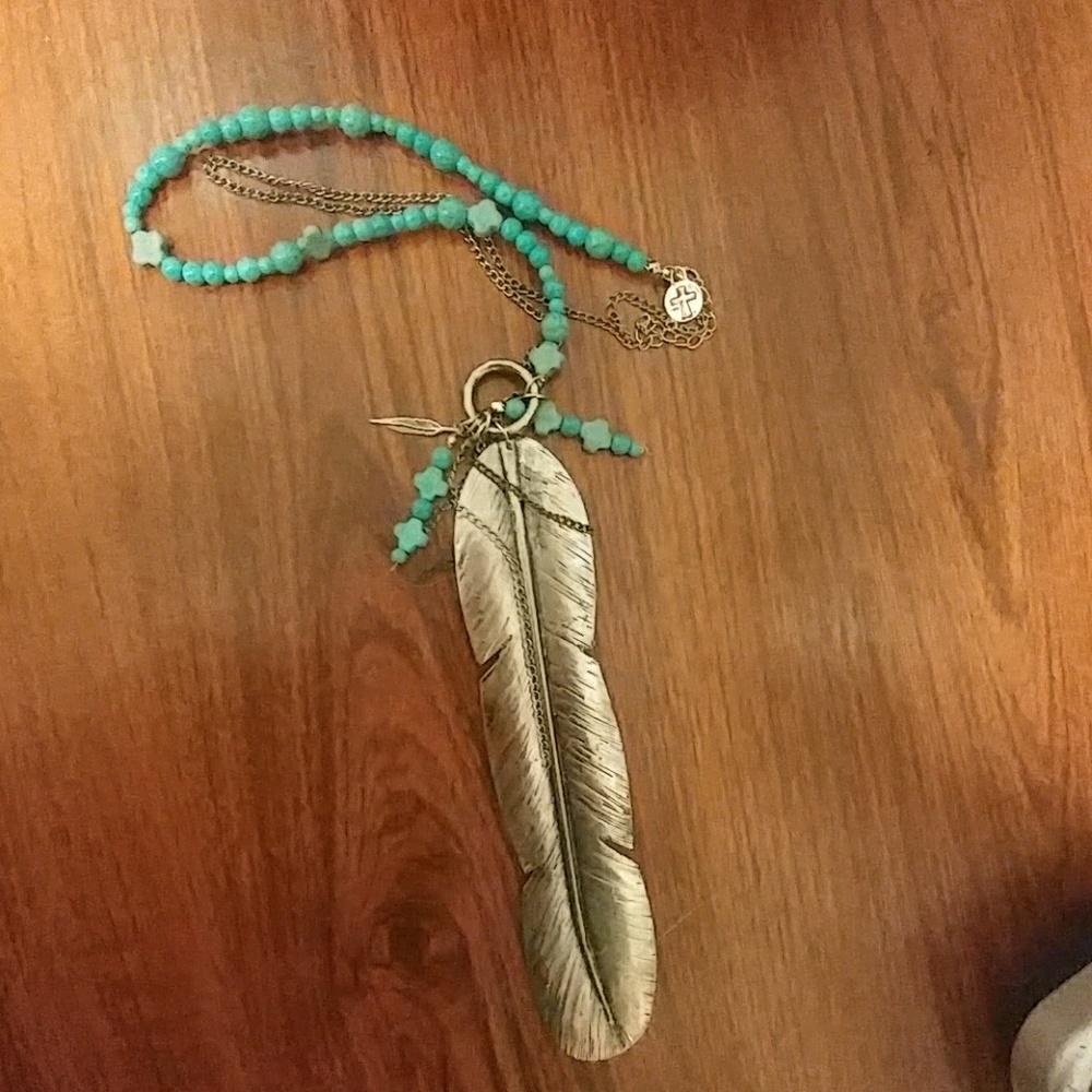 Long feather necklace
