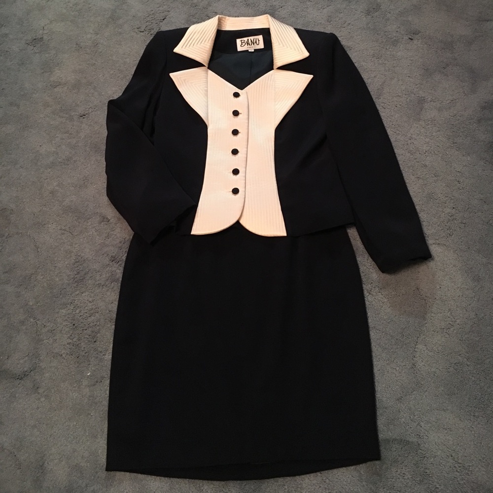 BANU Paris Navy Blue & Cream Suit Size: 8