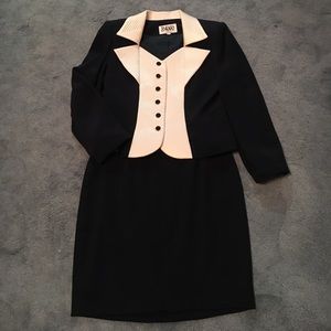 BANU Paris Navy Blue & Cream Suit Size: 8