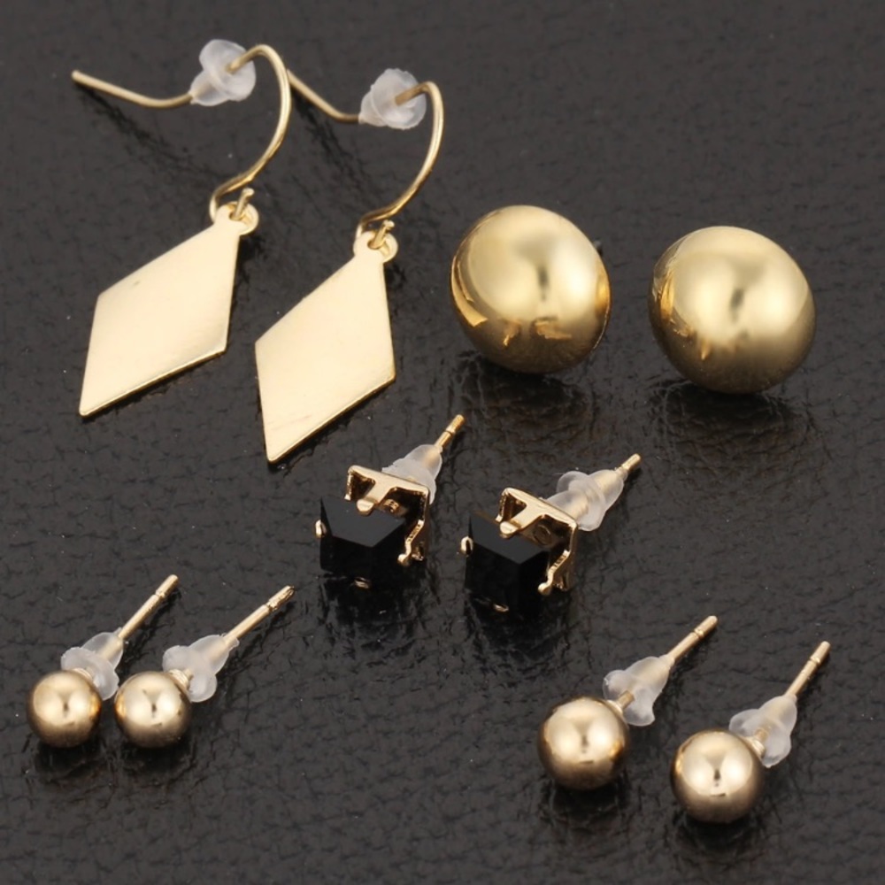 Beautiful set of assorted earrings - Picture 4 of 5