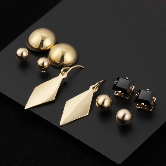 Beautiful set of assorted earrings - Picture 2 of 5