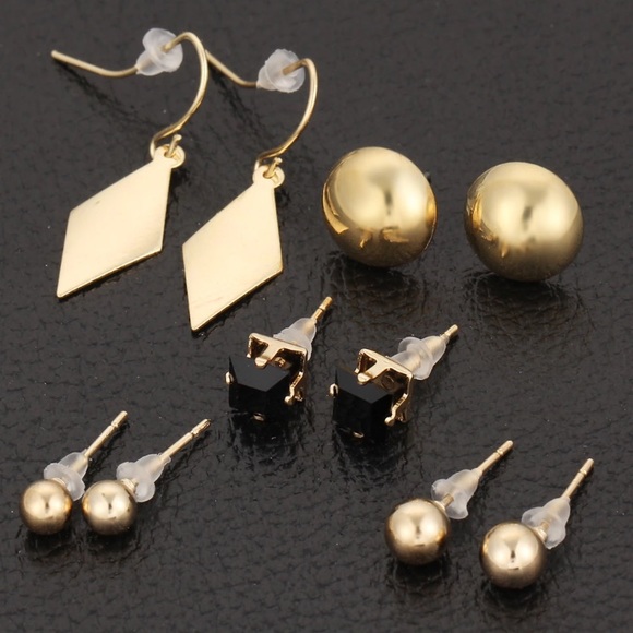 Beautiful set of assorted earrings - Picture 4 of 5
