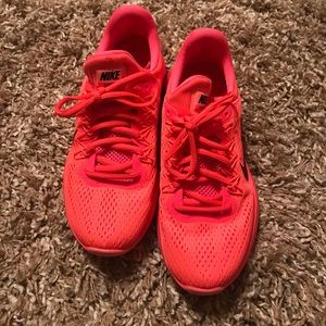 Women’s NIKE shoes, size 8