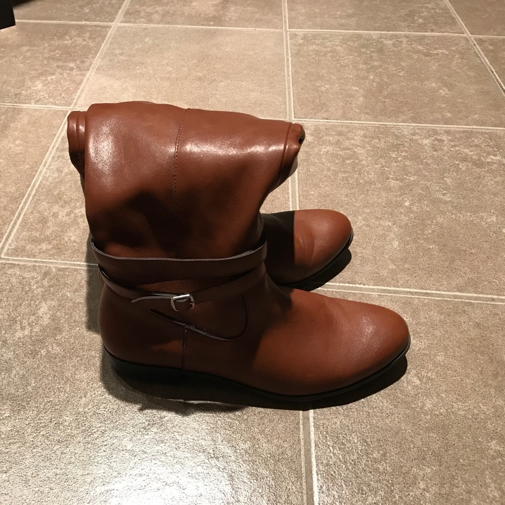 Lightly worn boots! No box. Perfect for winter!