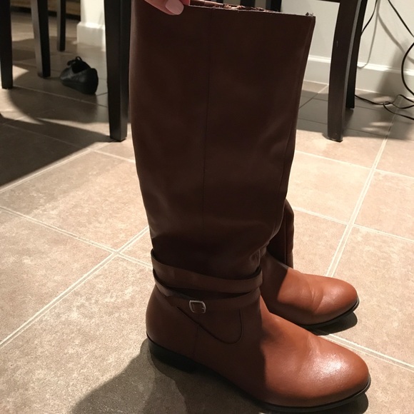 Lightly worn boots! No box. Perfect for winter! - Picture 2 of 3