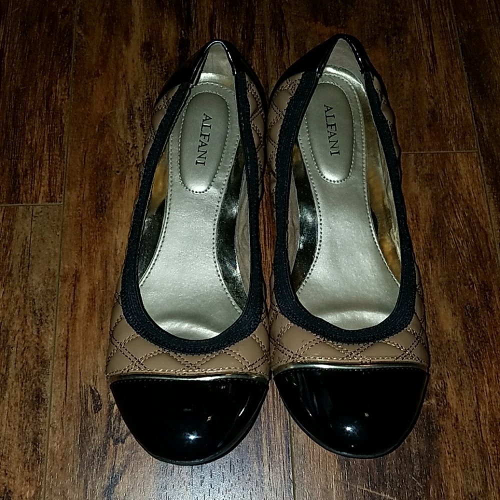 Alfani flats size 7