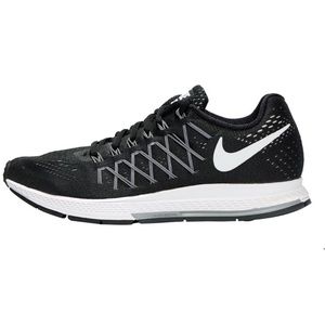 Nike black zoom Pegasus 32.