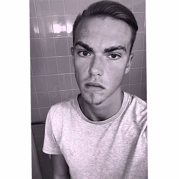 Meet your Posher, Maxwell - Picture 1 of 1