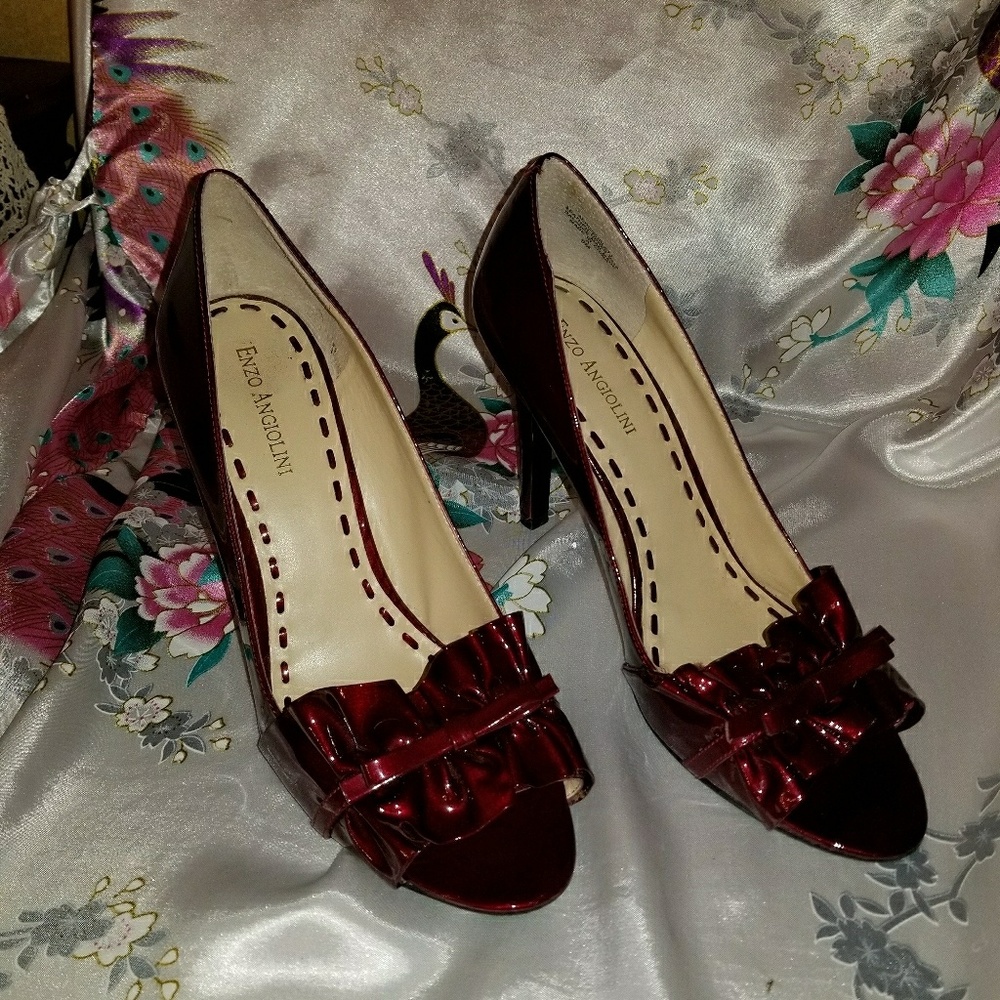 Peep toe ruffle bow front detail 4" heel pumps