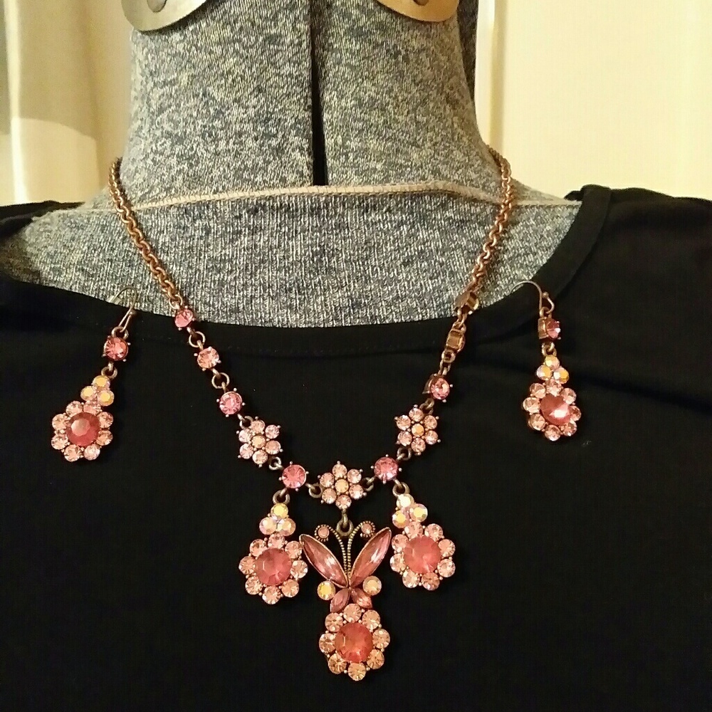 Necklace and earrings set