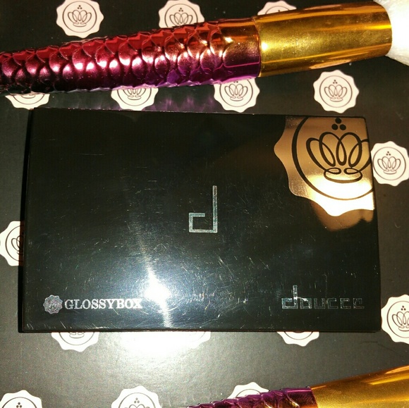 GLOSSYBOX EXCLUSIVE DOUCCE BLUSH DUO + CONTAINER - Picture 1 of 2