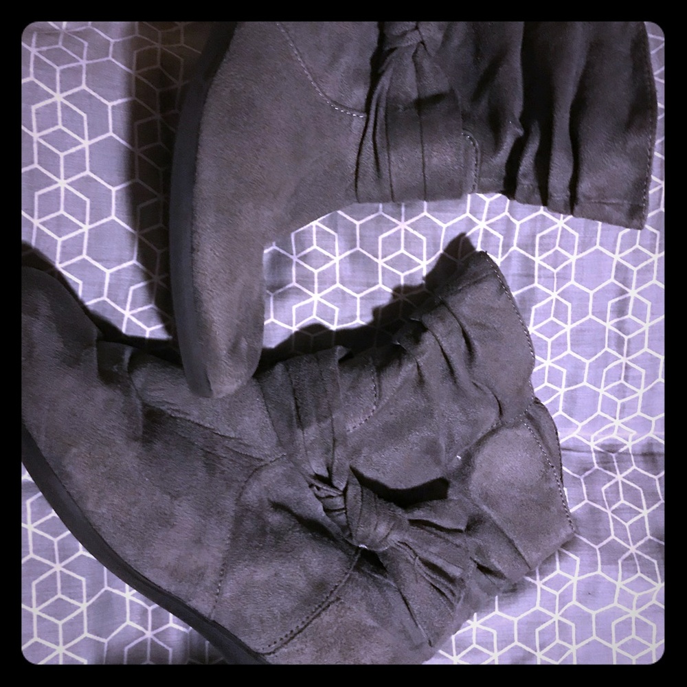 Rampage gray booties euc size 10